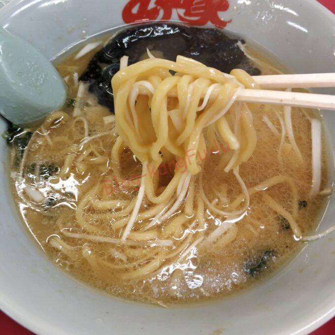 名古屋市港区 家系 ラーメン山岡家 鶏油 味濃いめ 麺普通 餃子 ライス