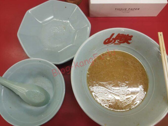 名古屋市港区 家系 ラーメン山岡家 鶏油 味濃いめ 麺普通 餃子 ライス