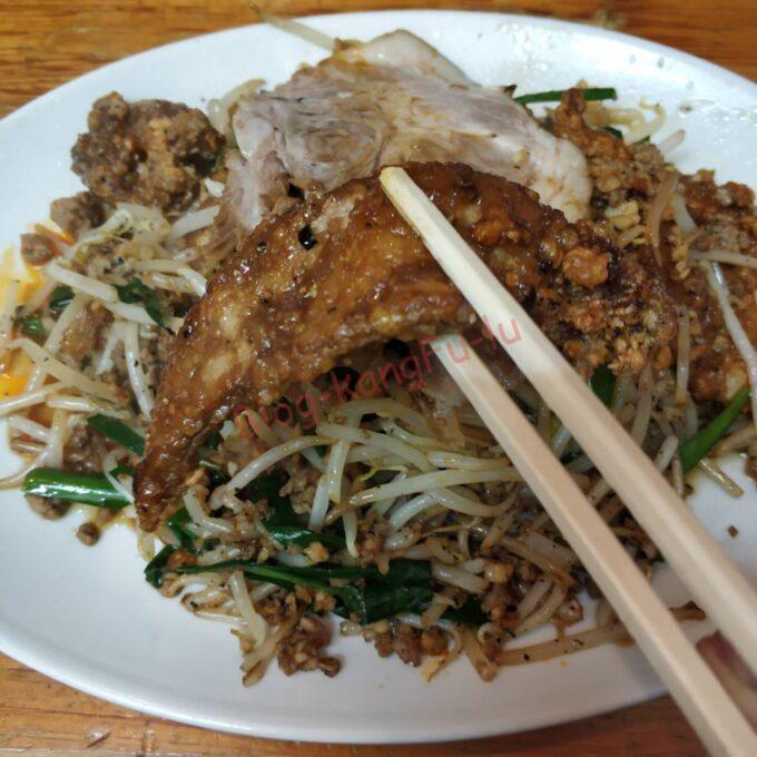 名古屋市中川区 中華料理 町中華 八剱ROCK人生餃子 レバー皿台湾 チャーシュー ニンニクラー油
