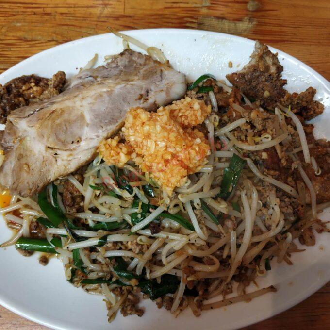 名古屋市中川区 中華料理 町中華 八剱ROCK人生餃子 レバー皿台湾 チャーシュー ニンニクラー油