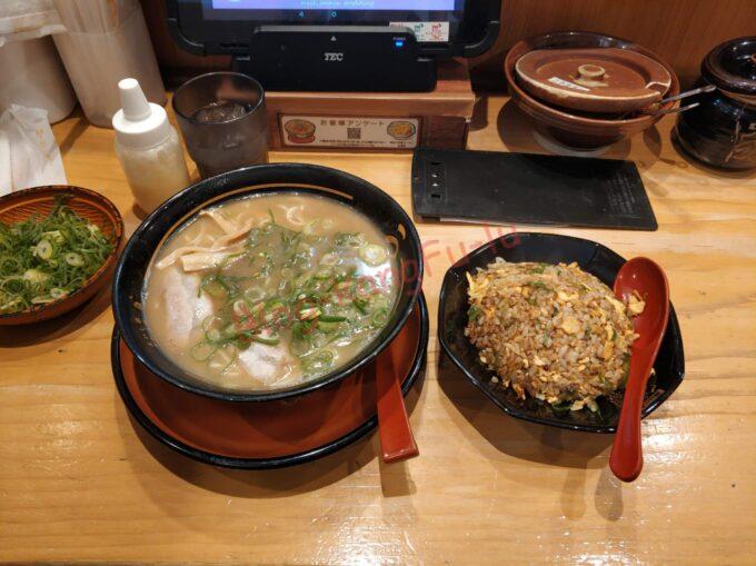 名古屋市名東区 豚旨とんこくうま屋名東本通店 ラーメン チャーハン 炒飯 ニンニク 九条ネギ