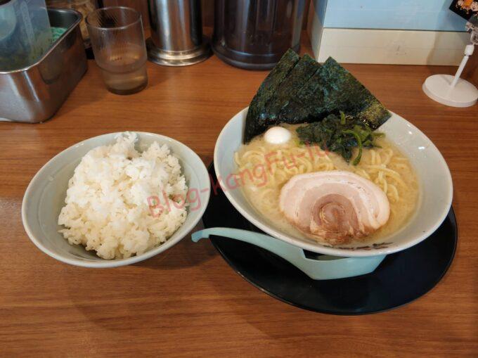 愛知県日進市 横浜家系ラーメン町田商店 塩ラーメン ライス ニンニク 豆板醤 酢