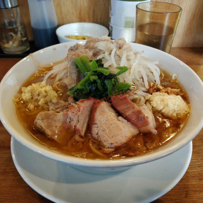 名古屋丸の内 肉うどんさんすけ ラーメン二郎 大人のさんすけうどん 辛みそ 豚 ニンニク アブラ