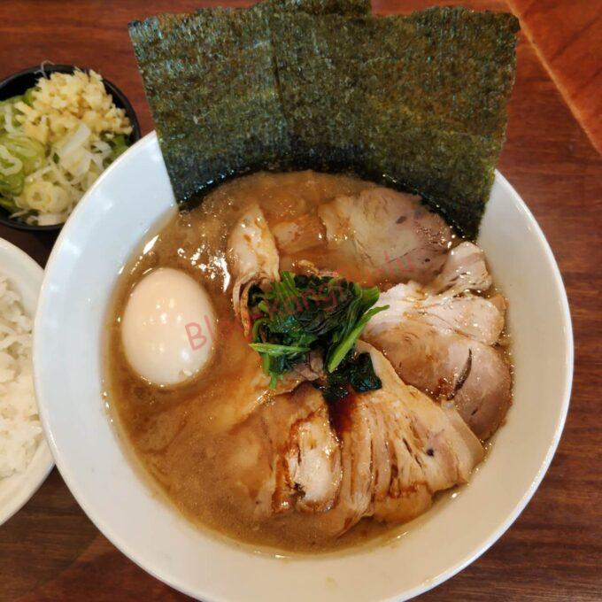 名古屋丸の内 肉うどんさんすけ 家系うどん ニンニク アブラ コイメ 替玉 二郎系
